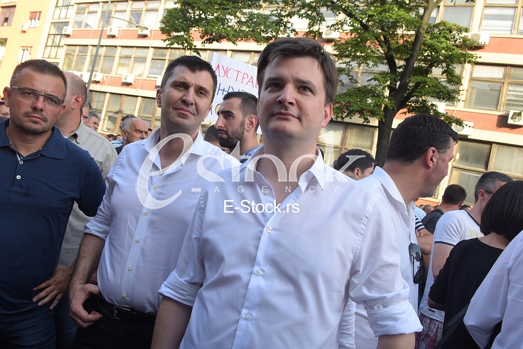 Protest protiv anarhije u radio televiziji vojvodine