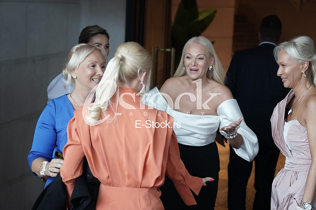 Ilda Saulic, Gordana Saulic i Sanela Saulic cekaju goste