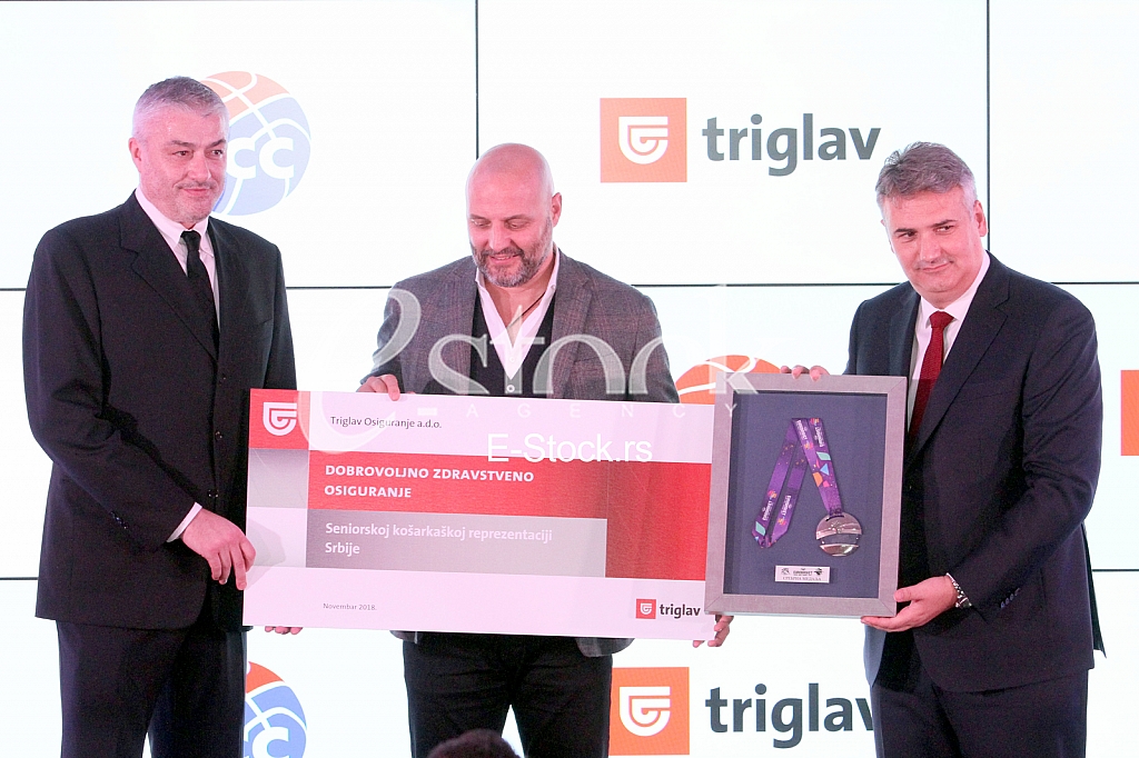 Dragan Markovic generalni direktor Triglav Osiguranja Beograd i Predrag Danilovic predsednik kosarkaskog saveza Srbije