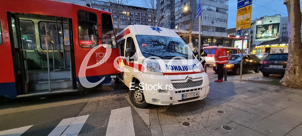 Sudar tramvaja i hitne pomoci Sudar tramvaja i hitne pomoci