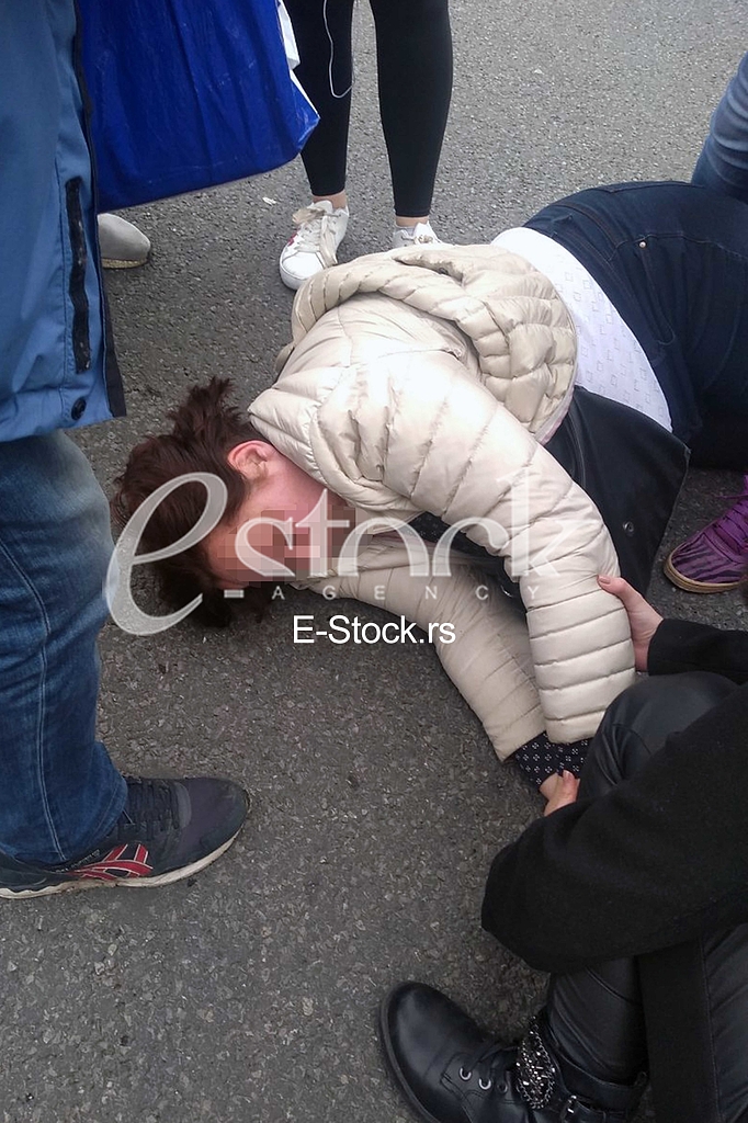 Saobracajna nesreca taxi udario zenu kod Hiltona Saobracajna nesreca taxi udario zenu kod Hiltona