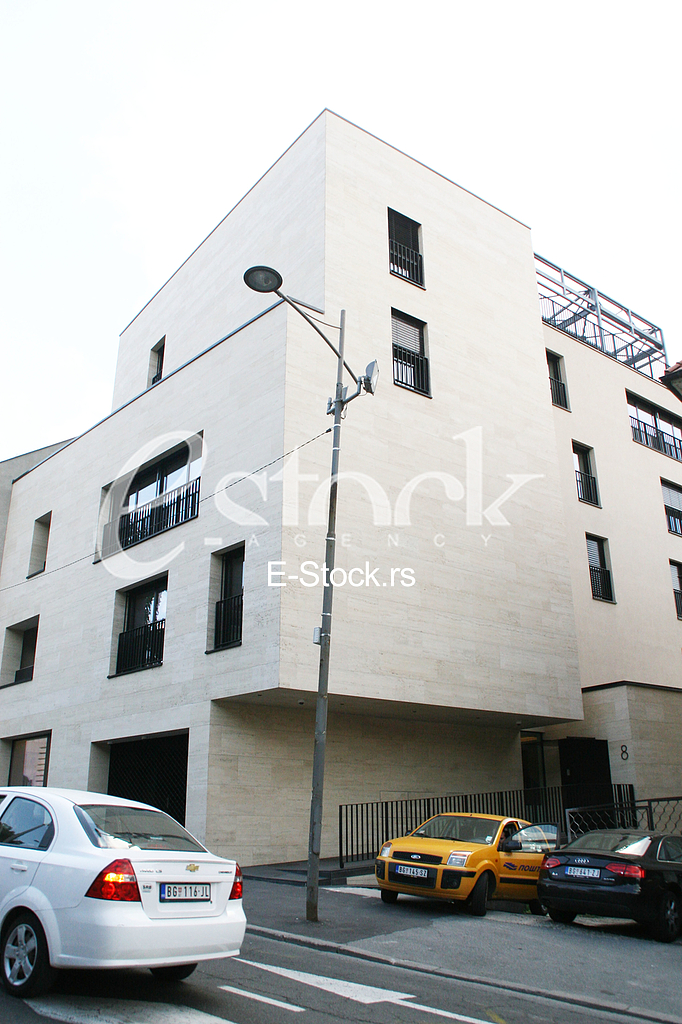 Pariska Street, Illegal construction 