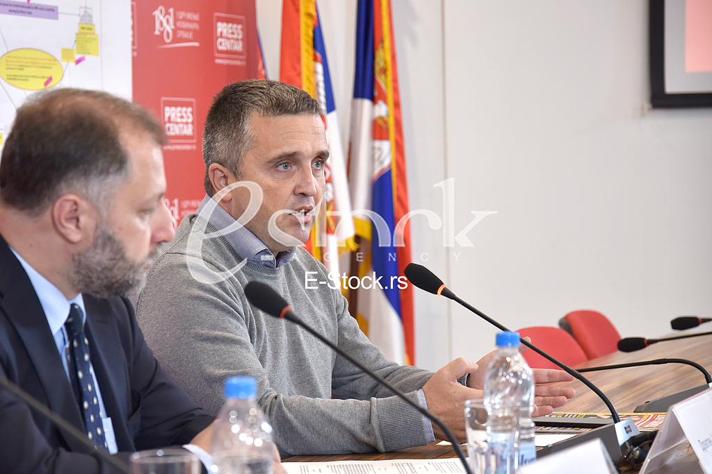 Press conference of Dragan Vucicevic s editorial staff on Dragan Djilas s pressures and attempts to quit newspapers