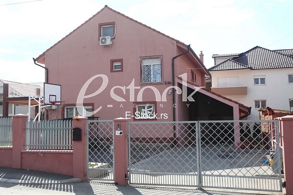 Jajinci bacena bomba