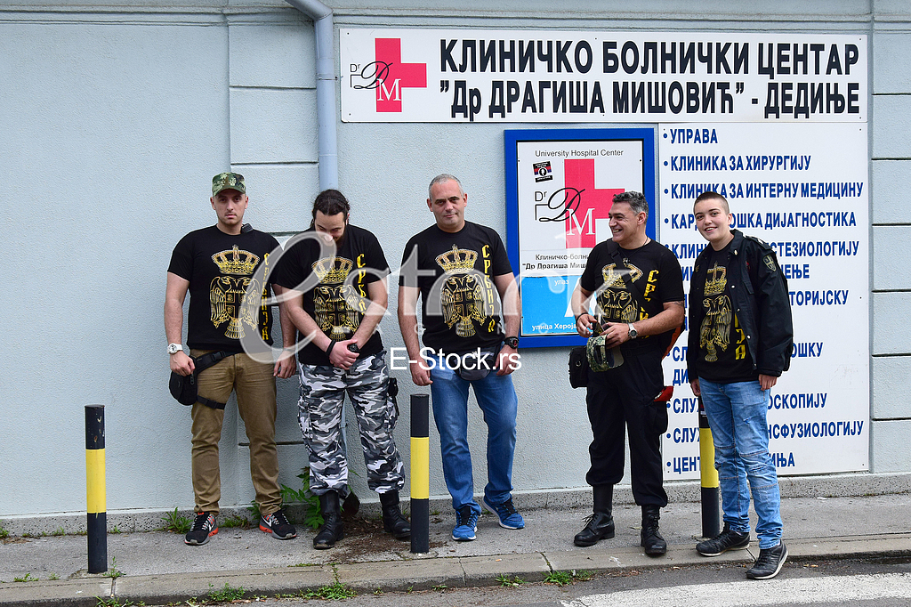 protest in front of the hospital 