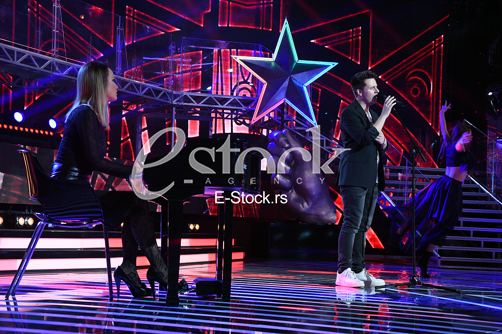 Pinkove zvezdice_photo_e_stock_Katarina Cvijovic