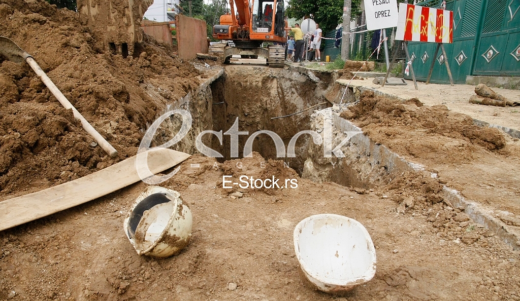 The injured workers at the site. Povredjeni radnici na gradilistu