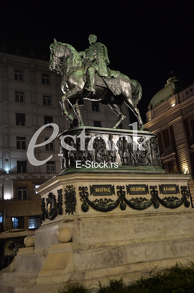 Spomenik Knezu Mihailu