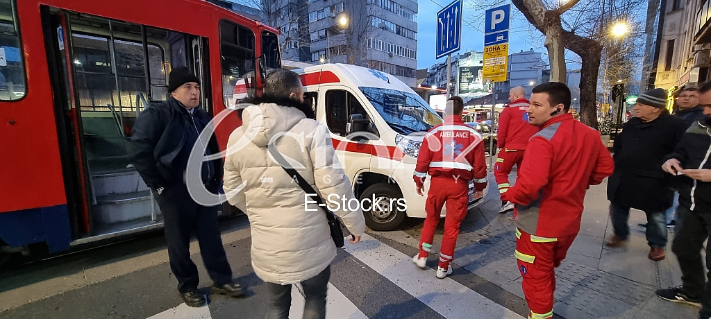 Sudar tramvaja i hitne pomoci