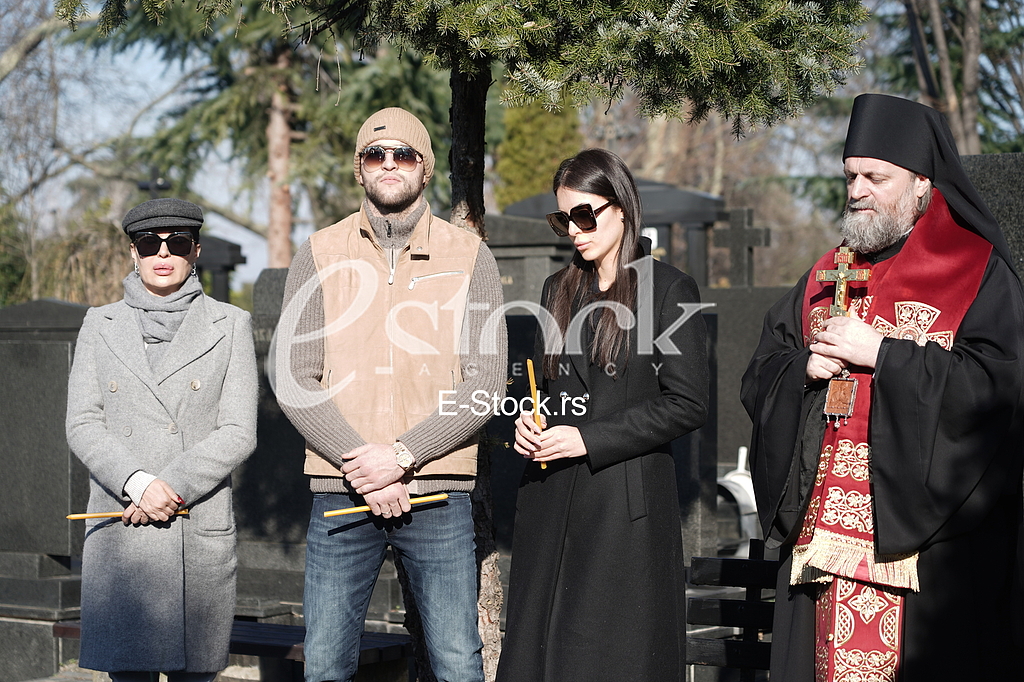 Svetlana Ceca Raznatovic, Veljko Raznatovic, Anastasija Raznatovic i vladika Stefan Saric