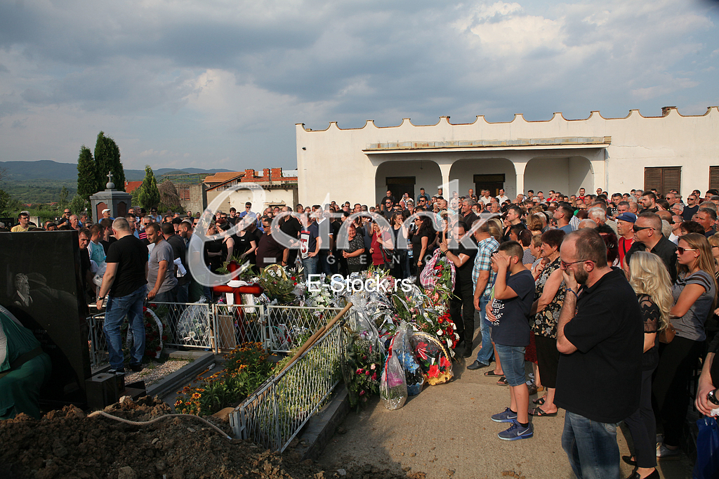 GLUMAC Bogoljub Mitic Djosa (49) sahranjen je u petak na mesnom groblju u rodnom Vlasotincu.