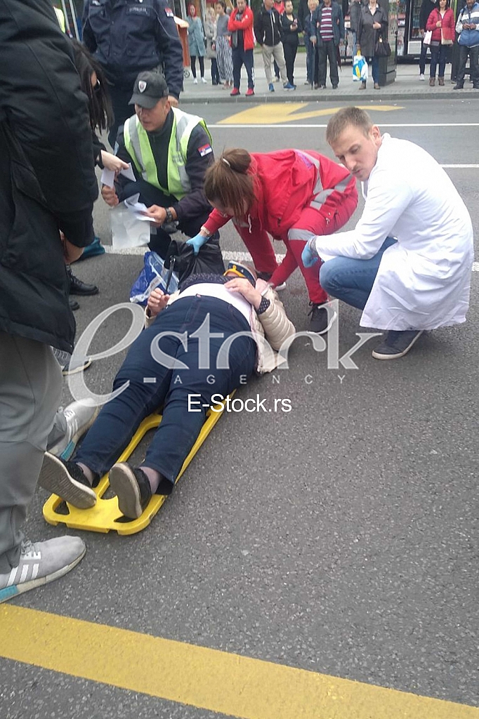 Saobracajna nesreca taxi udario zenu kod Hiltona