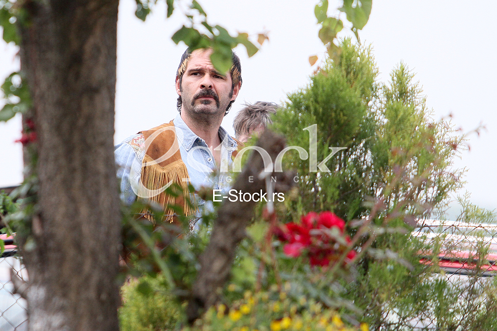 Tv series Dogs are barking, the wind carries