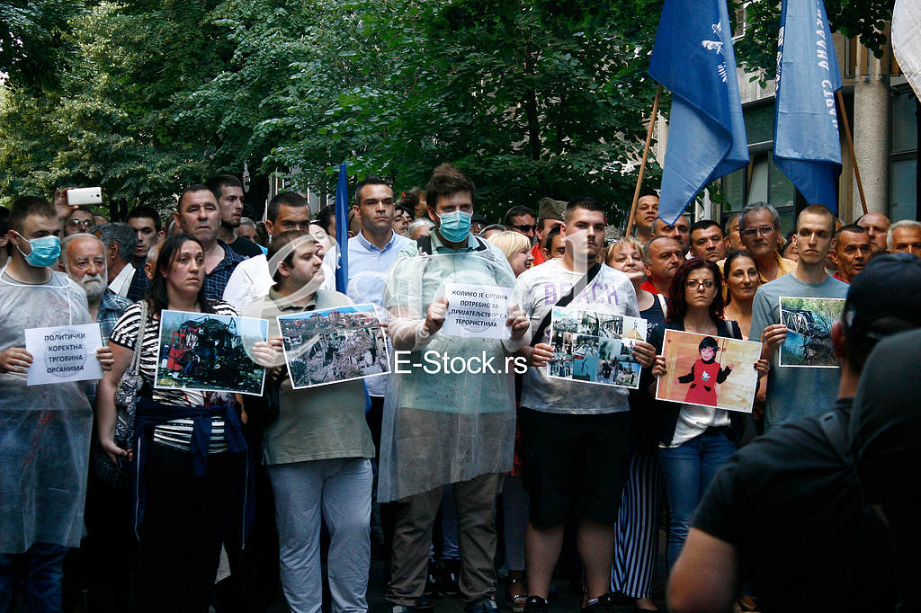centar za kulturnu dekontaminaciju, mirdita, srpska radikalna stranka protest, kordon policije centar za kulturnu dekontaminaciju, mirdita, srpska radikalna stranka protest, kordon policije