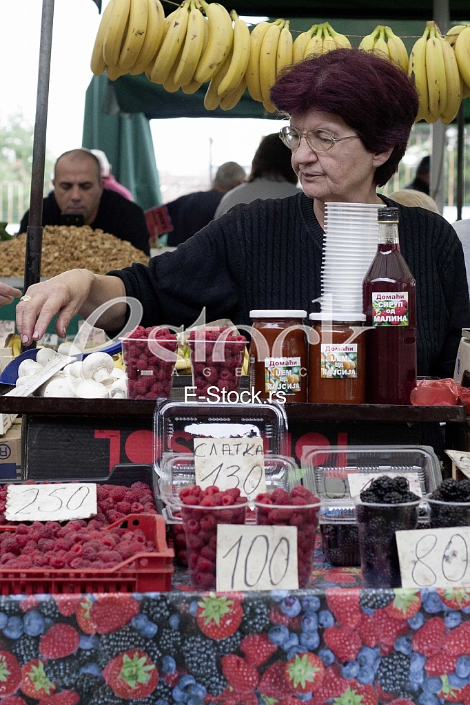 Sale of fruit and vegetables at the market Sale of fruit and vegetables at the market