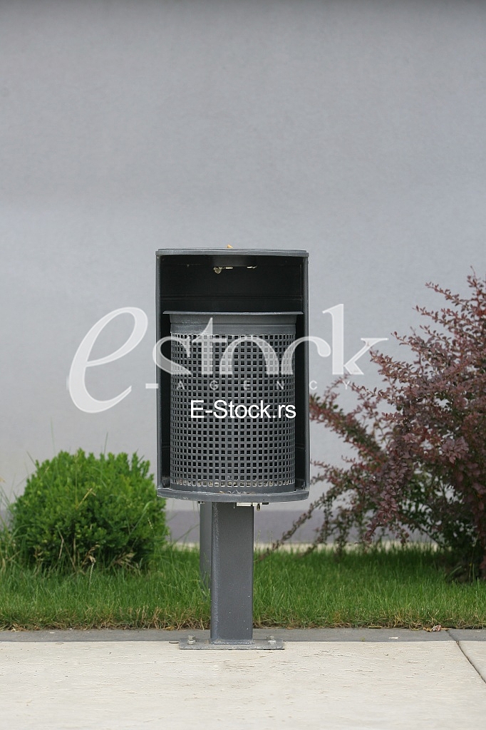 metal wastebasket litter bin and extinguishing cigarettes metal wastebasket litter bin and extinguishing cigarettes
