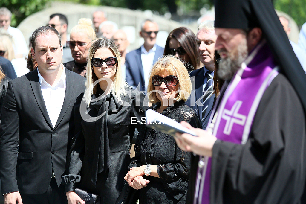 Mira Varajic sa cerkama Jelenom i Bojanom