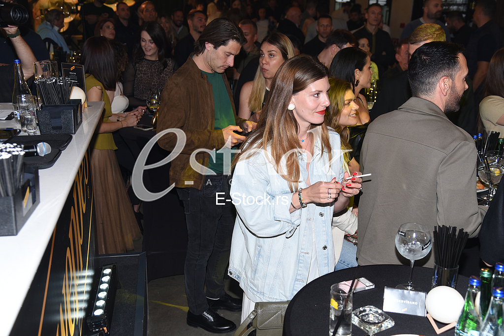 Tamara Dragicevic. Petar Bencina schweppes zurka, Sveps zurka