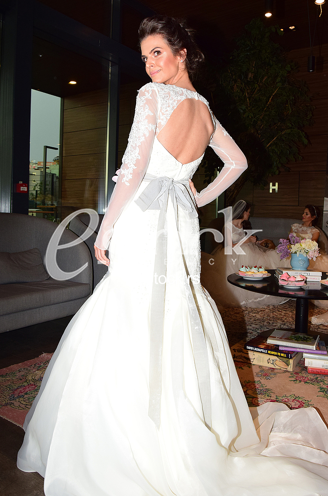 promotion of wedding dress in restaurant Savanova