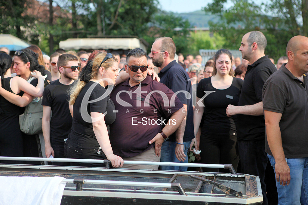 GLUMAC Bogoljub Mitic Djosa (49) sahranjen je u petak na mesnom groblju u rodnom Vlasotincu.
