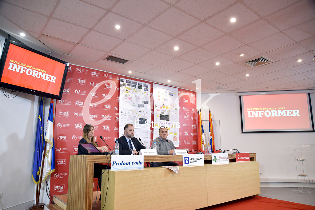 Press conference of Dragan Vucicevic s editorial staff on Dragan Djilas s pressures and attempts to quit newspapers