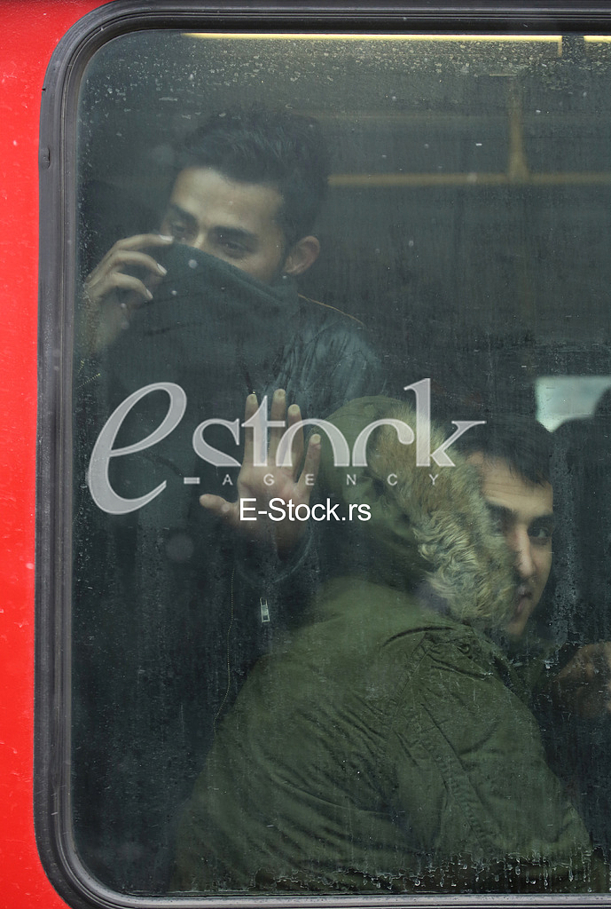 Migrants stuck in Serbia towards the EU
