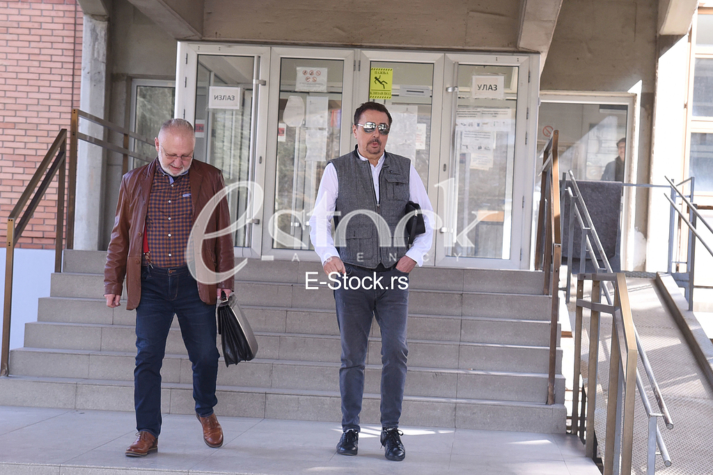  Dragan Kojic Keba came to the hearing at the Third Basic Prosecutor's Office where he was interrogated for having overturned a girl on a pedestrian crossing.
