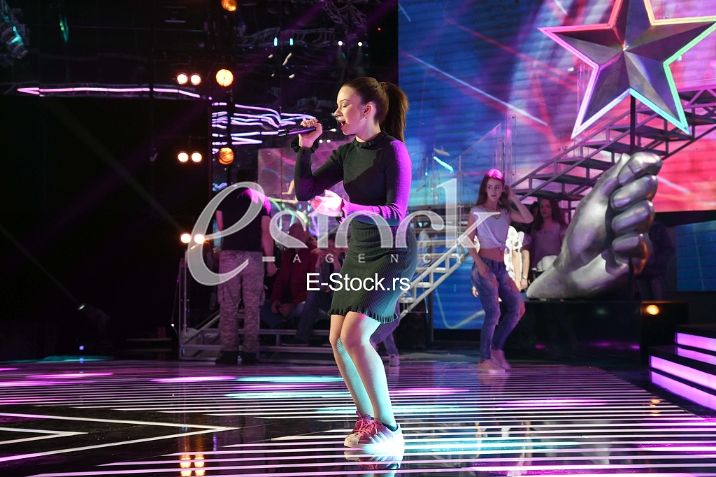 Pinkove zvezdice_photo_e-stock_Katarina Cvijovic