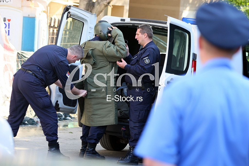 Police found a bomb under the car on the street Gospodar Vucica in Belgrade