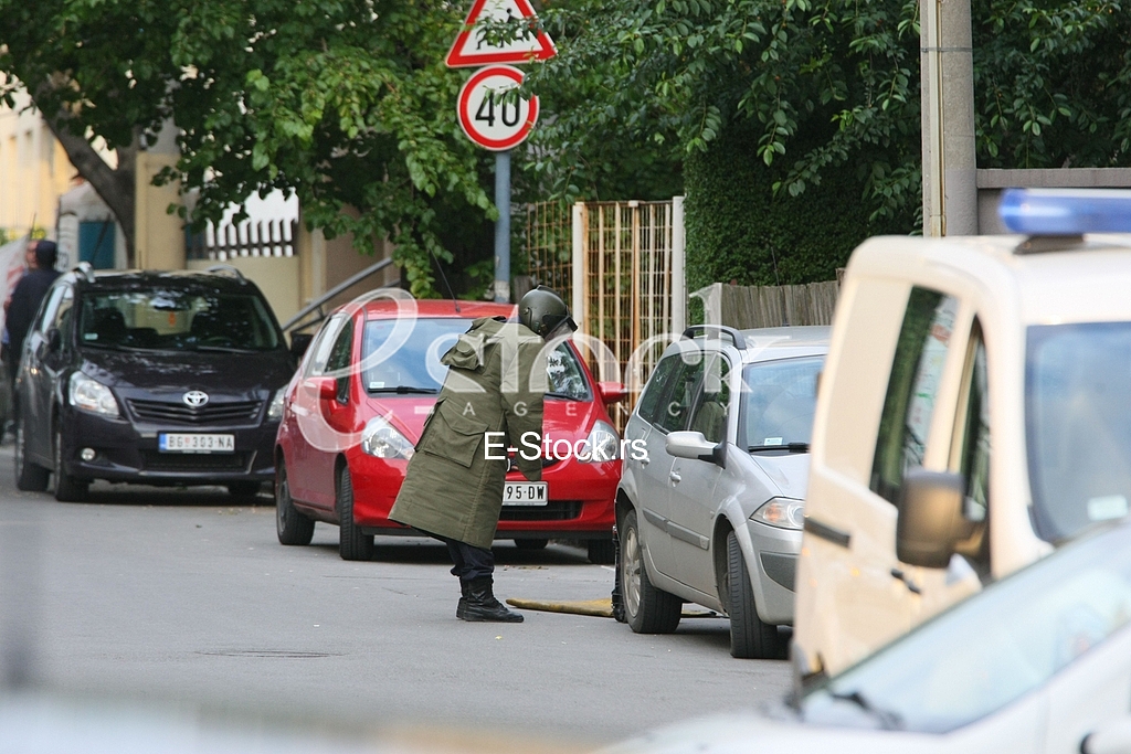 Police found a bomb under the car on the street Gospodar Vucica in Belgrade