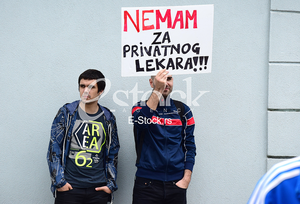 protest in front of the hospital 