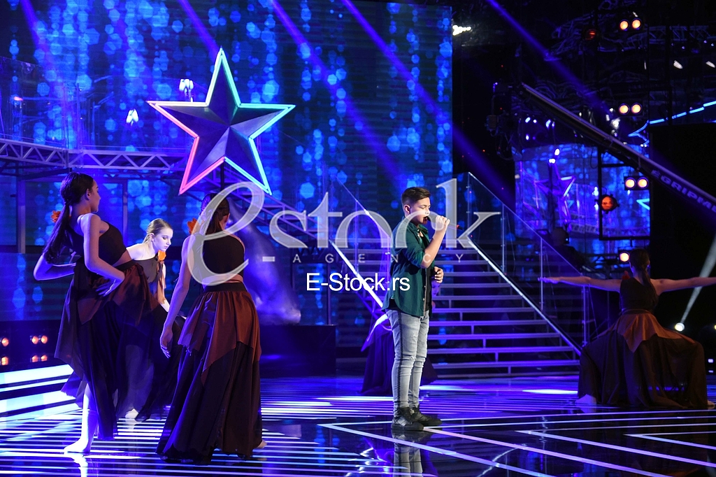 Pinkove zvezdice_photo_e-stock_Katarina Cvijovic