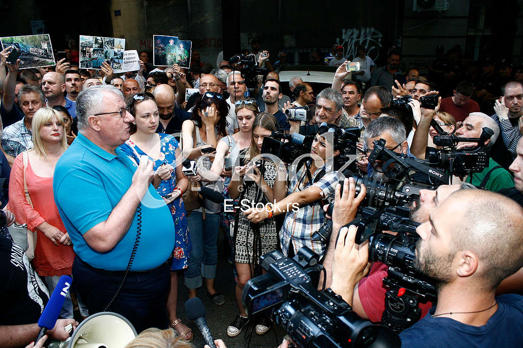 centar za kulturnu dekontaminaciju, mirdita, srpska radikalna stranka protest, vojislav seselj