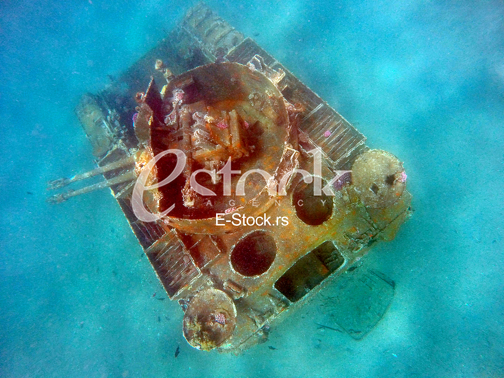 tenk na dnu mora, crveno more , red sea 