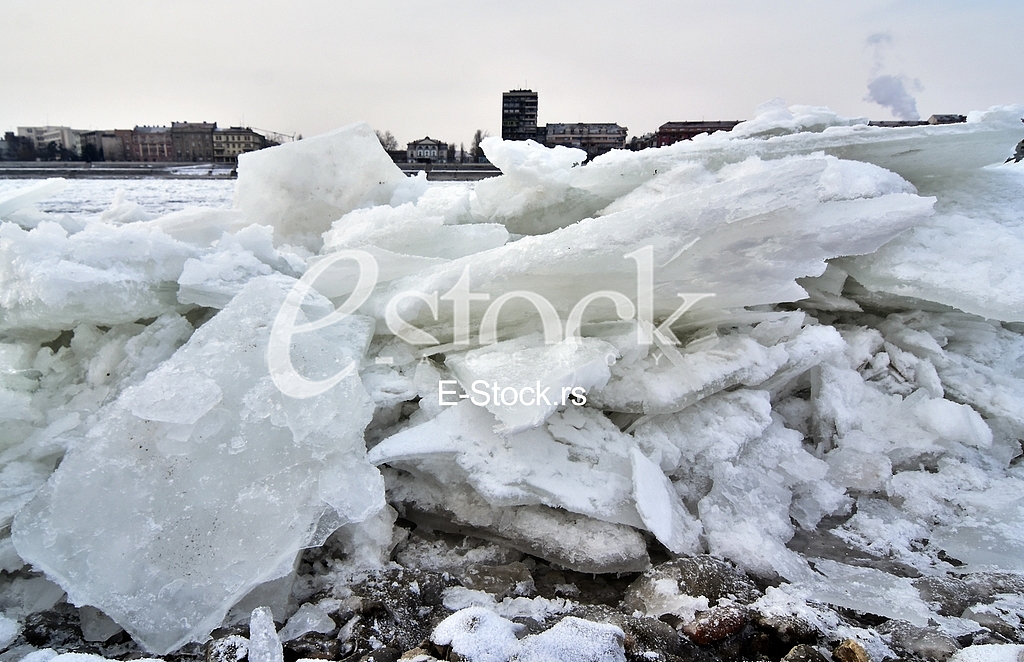 Zaledjen Dunav/ Frozen Danube