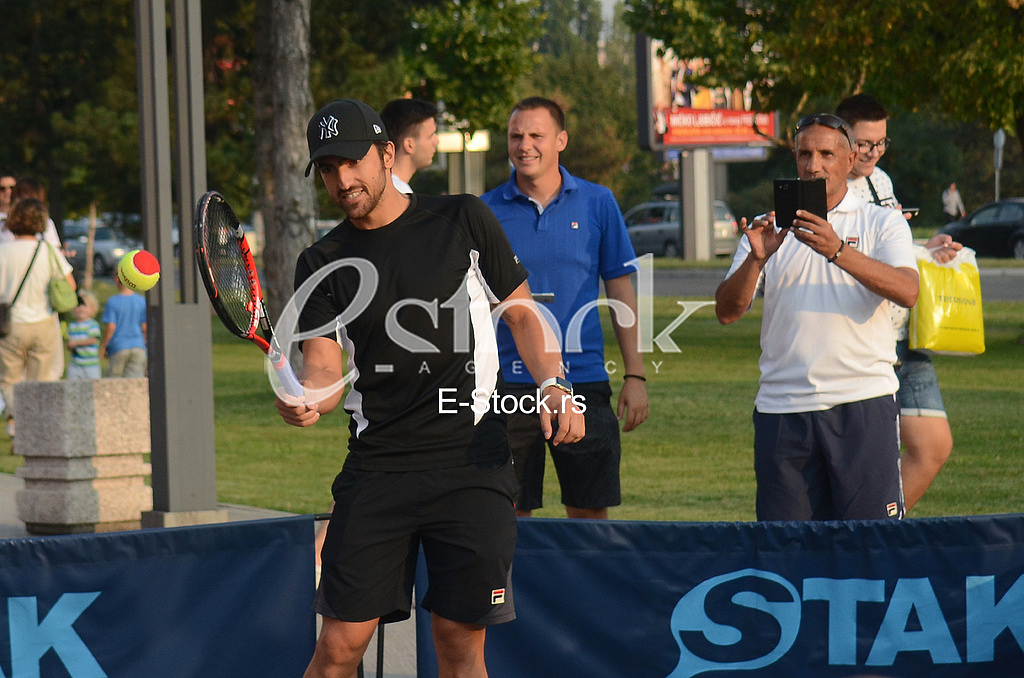 Public tennis hour 
