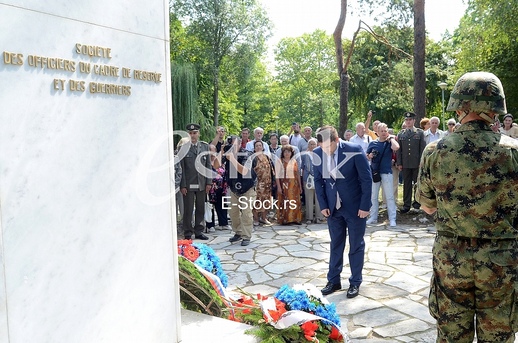 Laying a wreath at the monument to Archibald Reiss