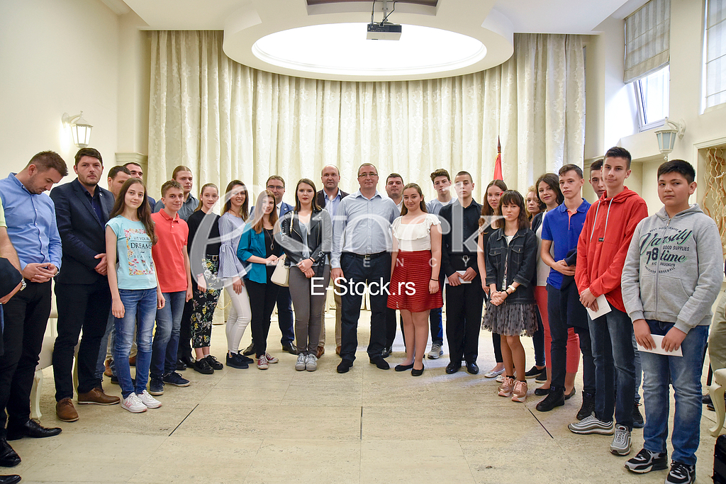 Преведи са језика: босанскиAwarding the best students of the Municipality of Zvezdara