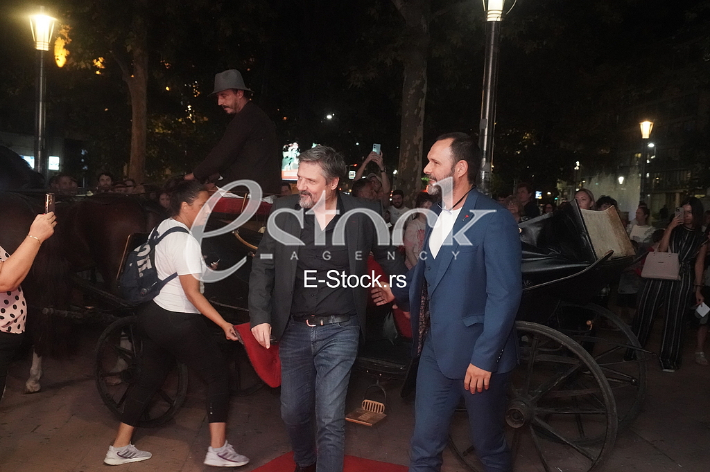 Sto se bore misli moje premijera