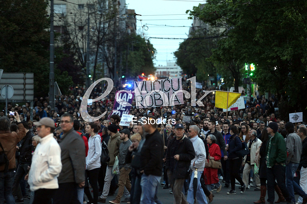 Protesters against the dictatorship gathered today, in a rather small number, in front of the Serbian Parliament, after the 