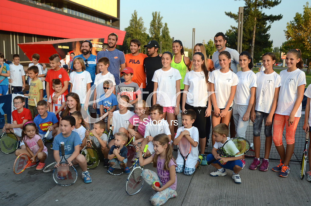 Public tennis hour 