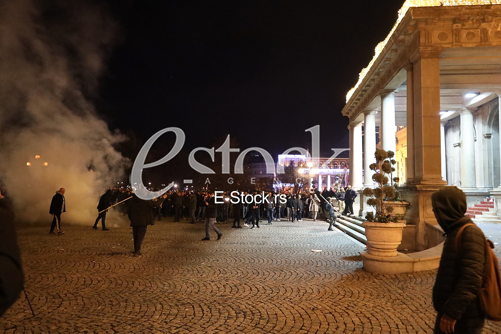 Protest ispred skupstine grada