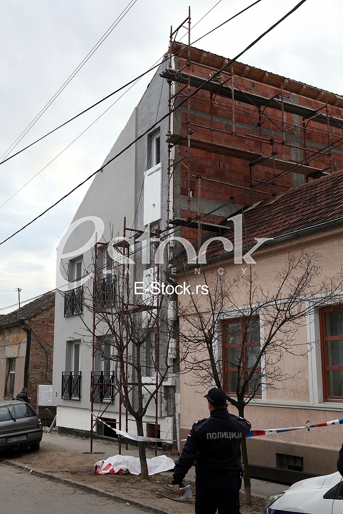 The worker fell from scaffolding BELGRADE - A worker Vladan P. (38) was killed today around 14 hours on-site at Zivko Petrovic in Zemun.
