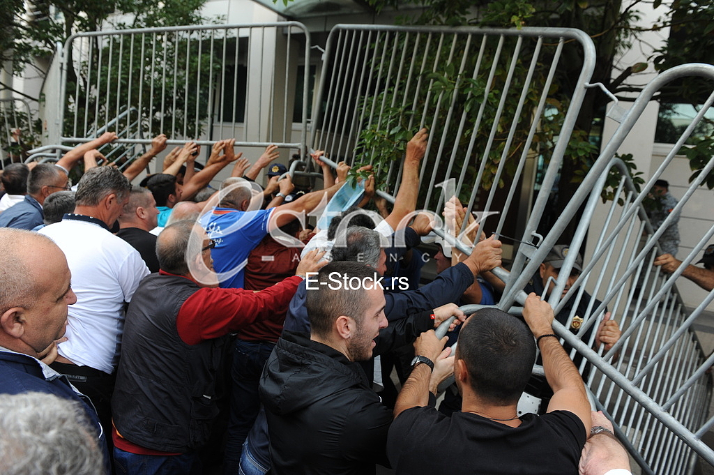 Metalac strike