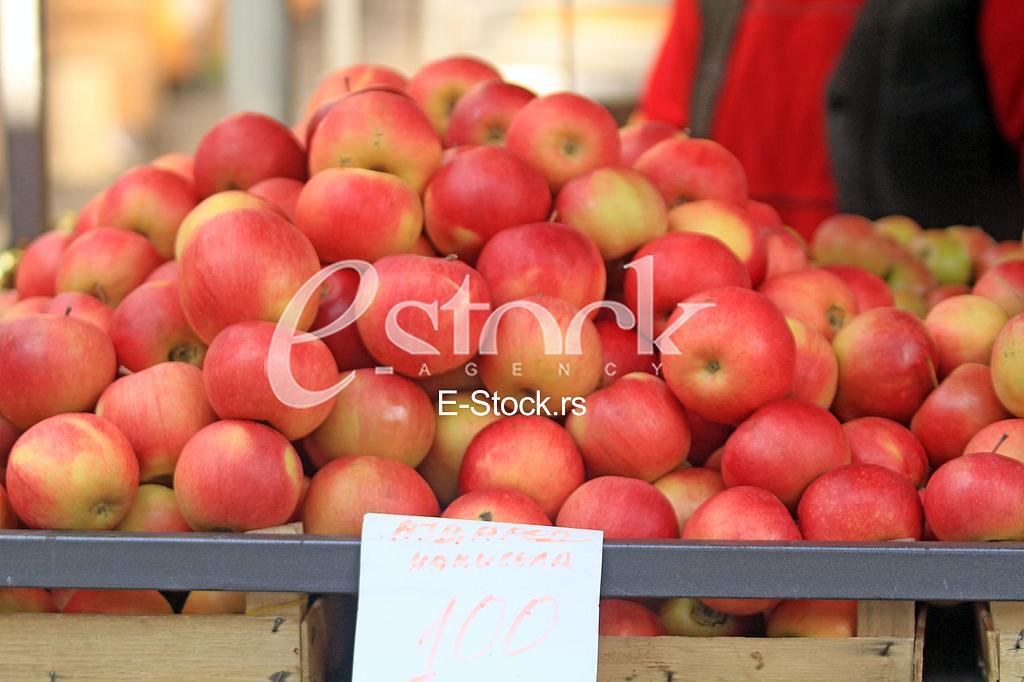Jabuke na pijaci, Apples on market