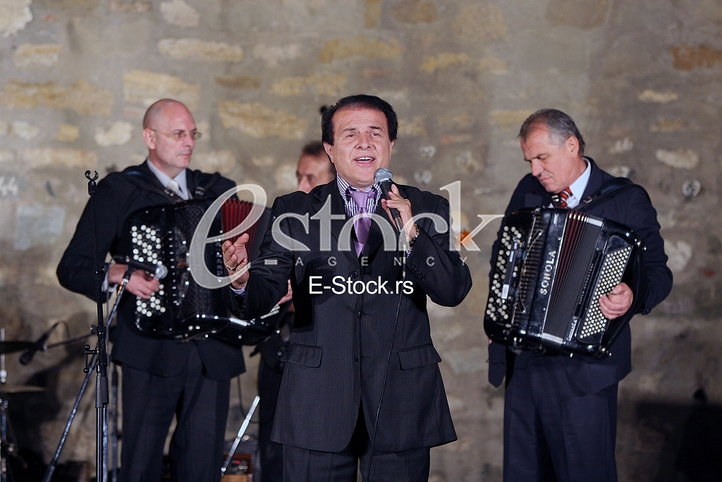 Folk singers