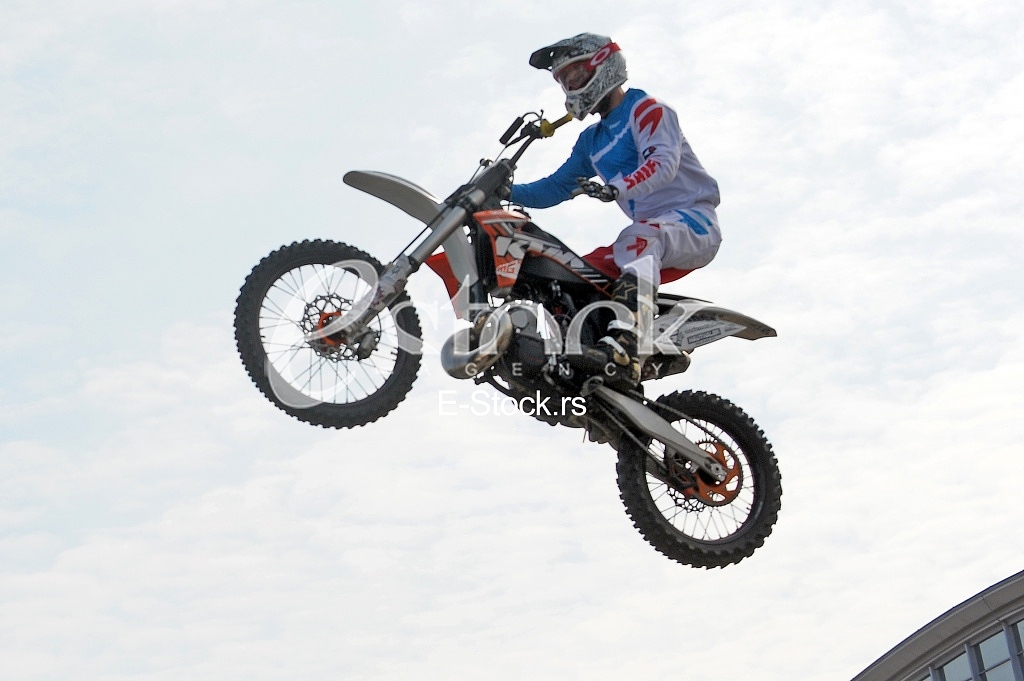 motorcycle acrobatic stunts