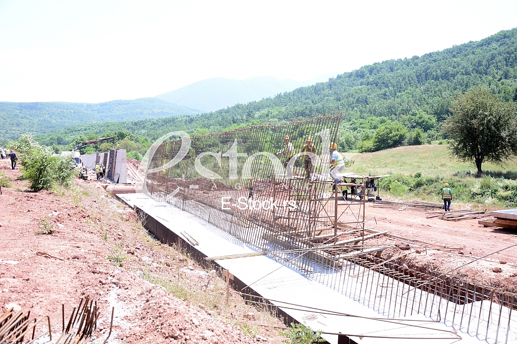 Part of the E80 highway from Bancarevo to the Red River