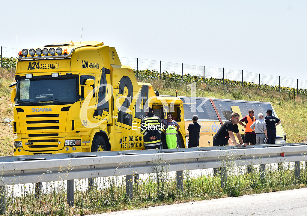 Bus with Polish childern overturns in Serbia- Autobus iz Poljske sleteo sa puta