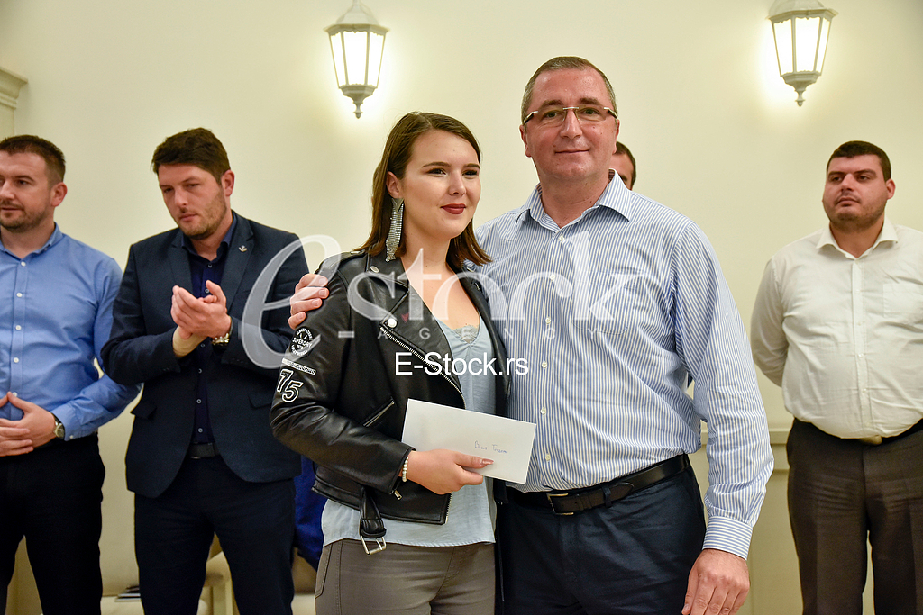 Преведи са језика: босанскиAwarding the best students of the Municipality of Zvezdara